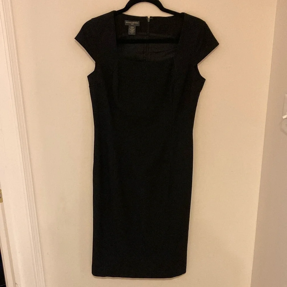 Banana Republic LBD With Piping and Cap Sleeve Black 6 - Picture 1 of 10